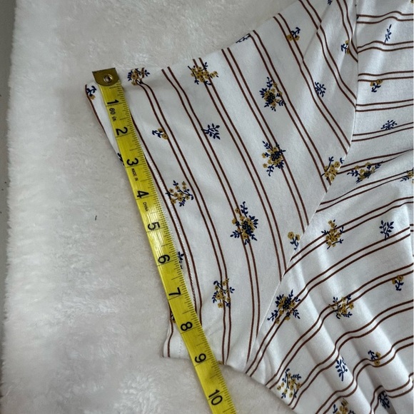 Duluth Trading Co Cream Short Sleeve Tee Blue/Gold Floral Brown Stripe Pattern - Picture 9 of 11